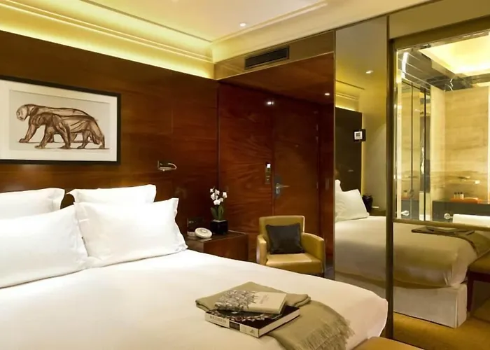Montaigne 5* Paris