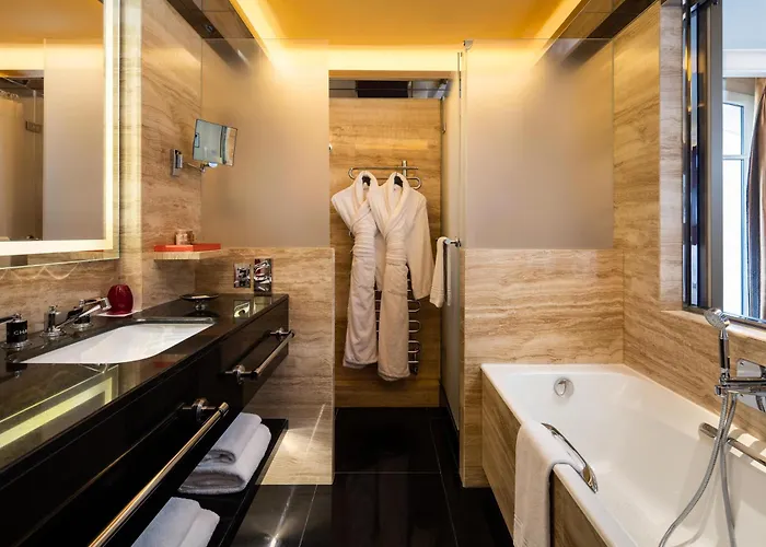 Montaigne Paris