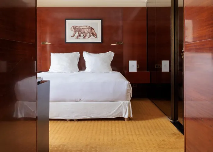 Montaigne Hotel