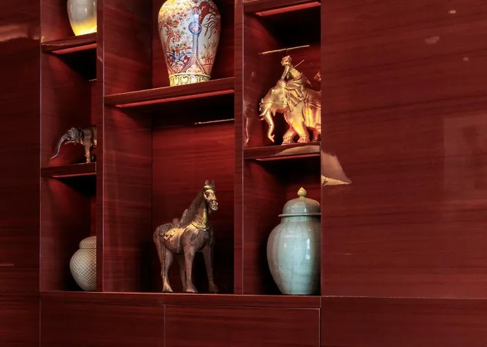 Montaigne Hotel