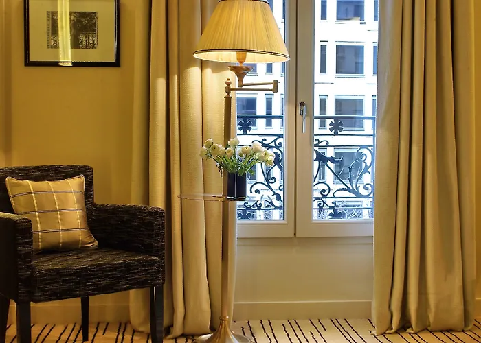Montaigne Hotel