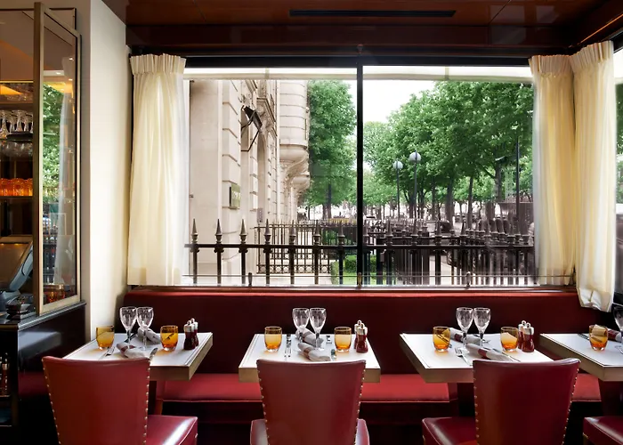 Hotel Montaigne 5*