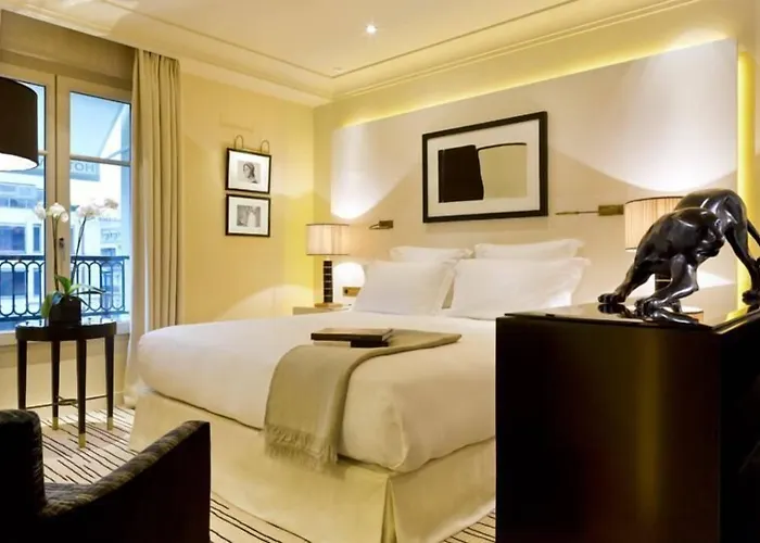 Hotel Montaigne Paris