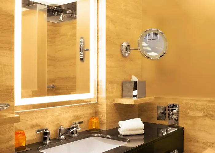 Montaigne Hotel