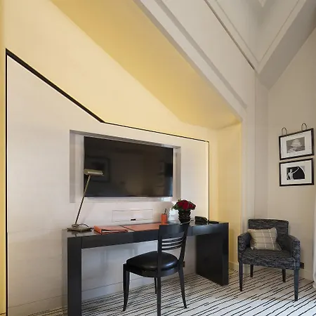 Montaigne Otel