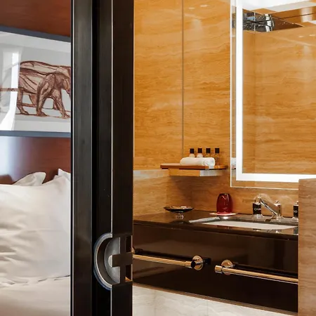 Montaigne Hotell 5*