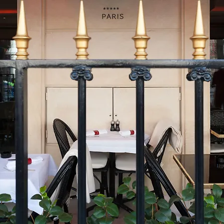 Hotell Montaigne Paris