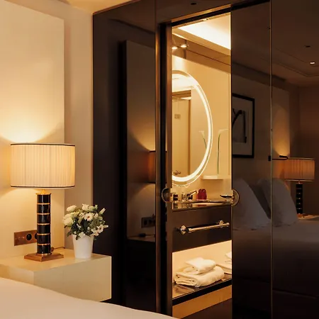 Montaigne Paris