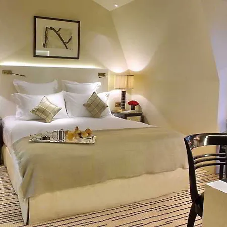Montaigne Paris