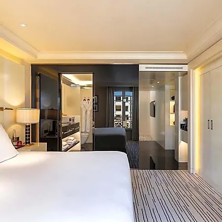 Hotell Montaigne Paris