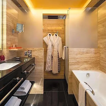 Montaigne Hotell 5*