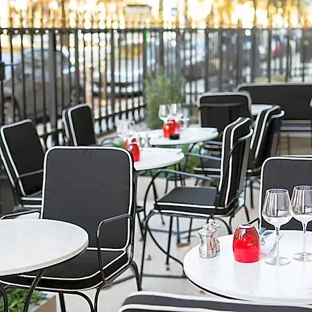 Hotell Montaigne Paris