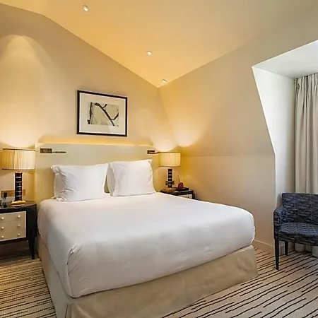 Montaigne 5* Paris