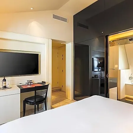 Montaigne Hotell 5*