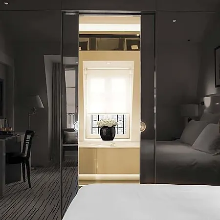Hotell Montaigne Paris