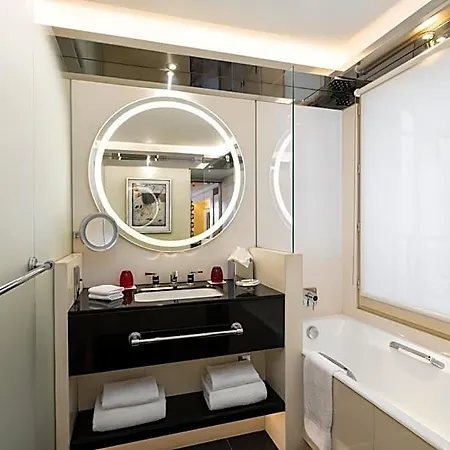 Montaigne Paris
