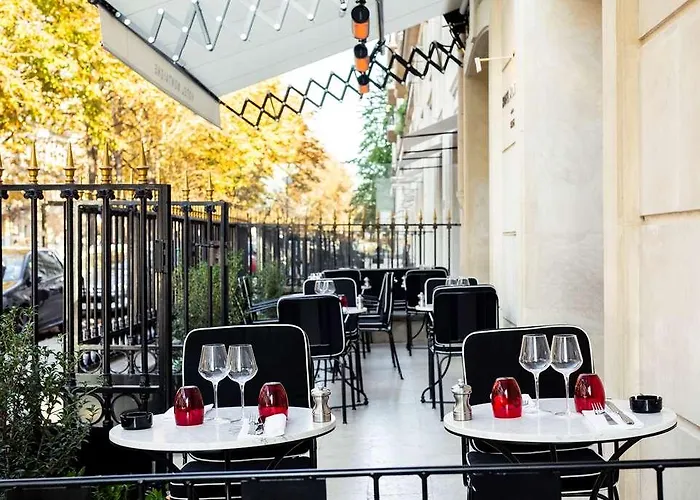 Montaigne 5* פריז