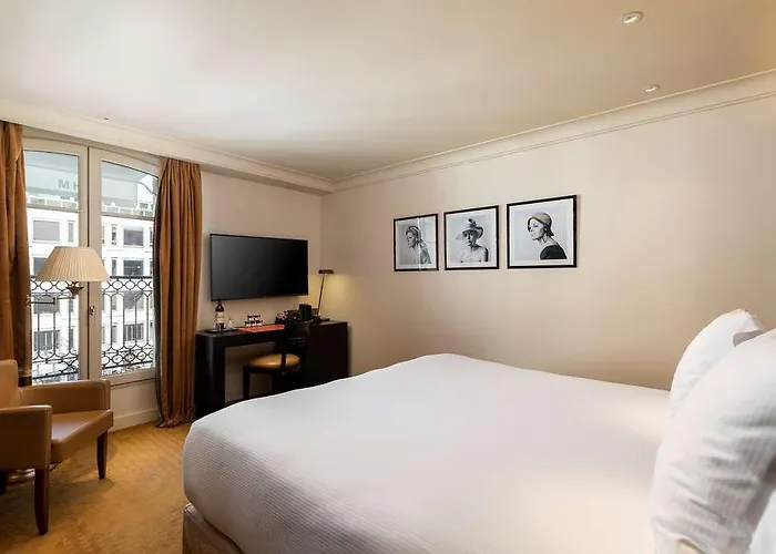 מלון Montaigne פריז