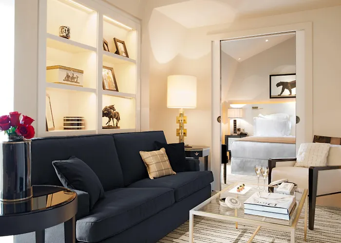 מלון Montaigne פריז