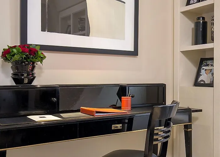 מלון Montaigne פריז