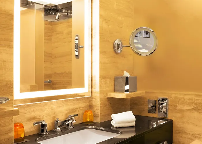 Montaigne מלון 5*