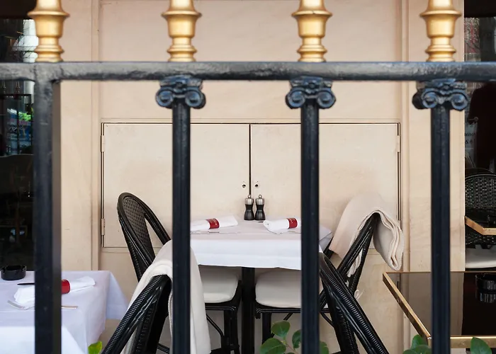 מלון Montaigne פריז