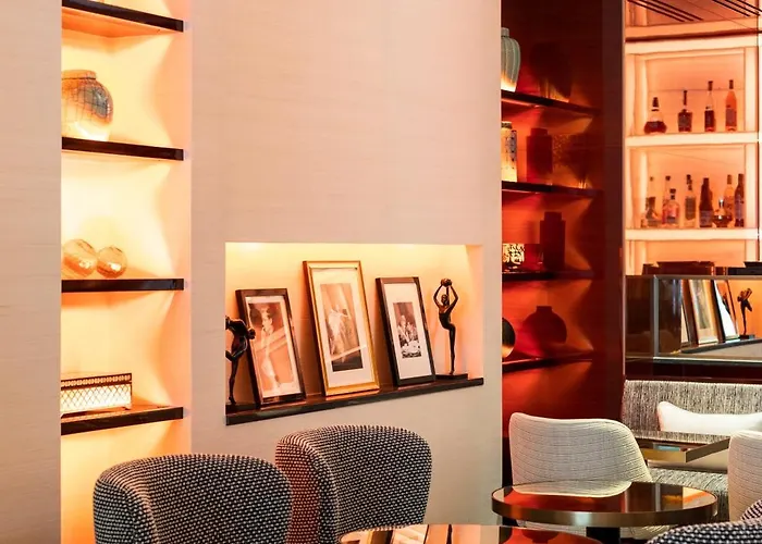 מלון Montaigne 5*