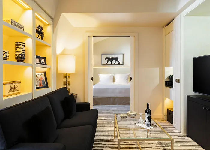 Montaigne מלון 5*