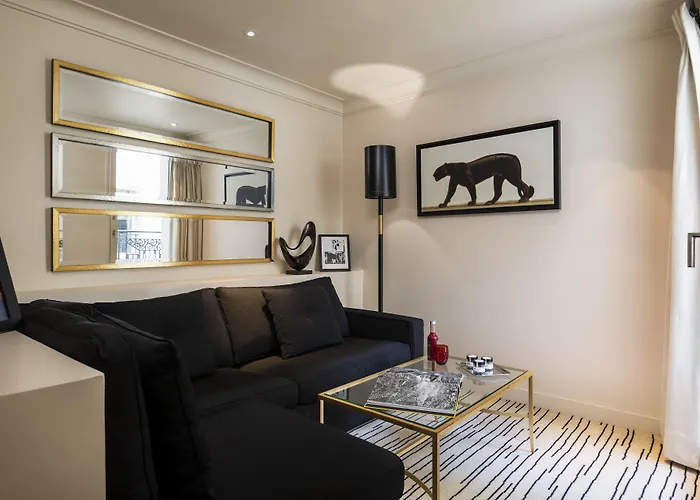 Montaigne מלון 5*