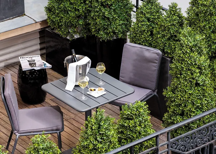 מלון Montaigne 5*