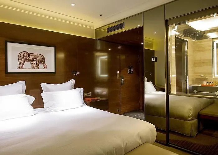 Hotell Montaigne Paris