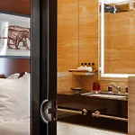 Montaigne Hotell 5*