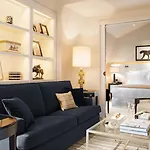 Hotell Montaigne Paris