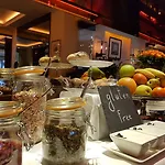 Montaigne Hotell 5*