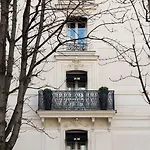 Montaigne 5* Paris