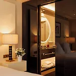 Montaigne Paris