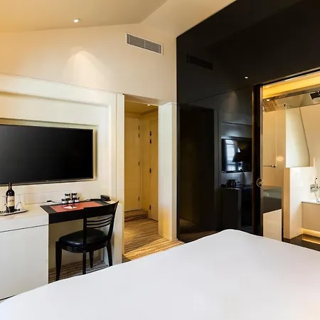 Montaigne Parigi