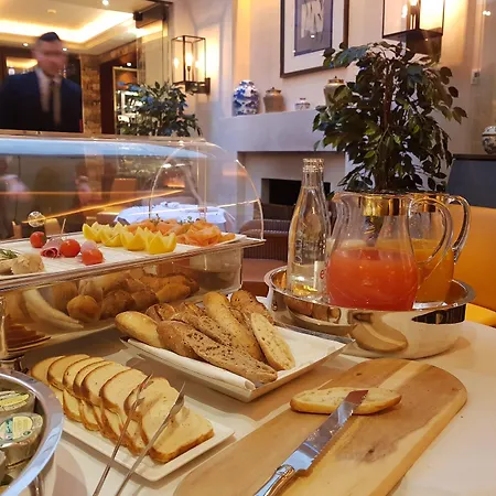 Hotel Montaigne 5*