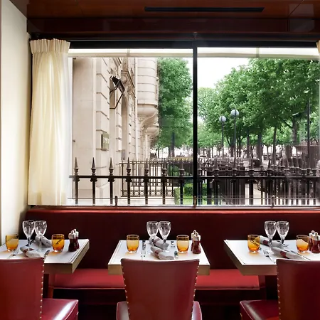 Hotel Montaigne 5*