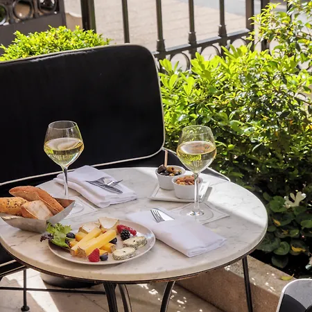 Hotel Montaigne Parigi