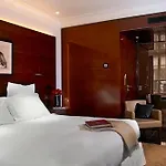 Отель Montaigne 5*
