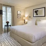 Отель Montaigne 5*