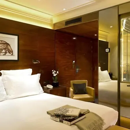 Montaigne 5* Paris