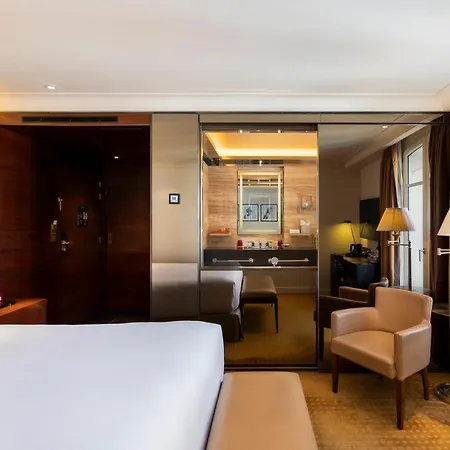 Montaigne 5* Paris
