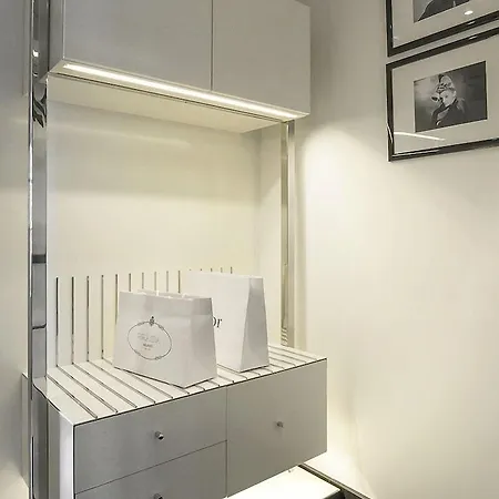 Montaigne Paris