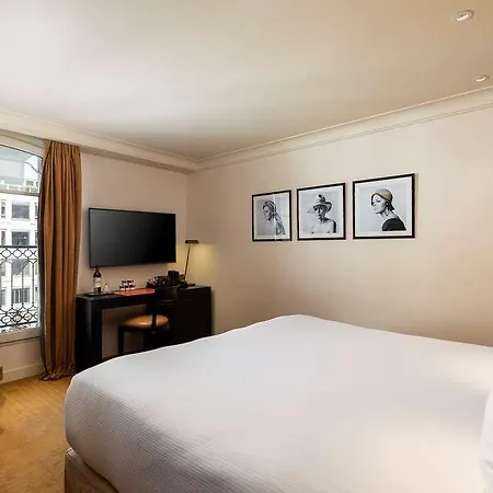 Hotel Montaigne Paris
