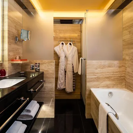 Montaigne Paris
