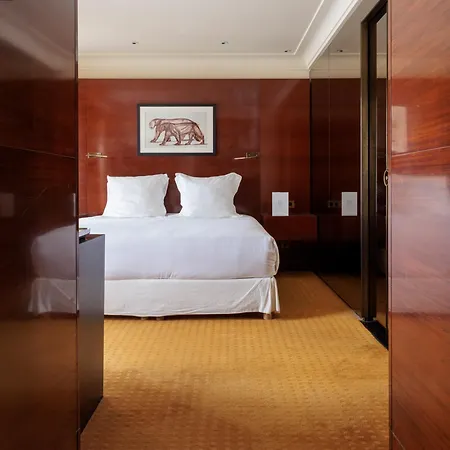 Montaigne Hotel