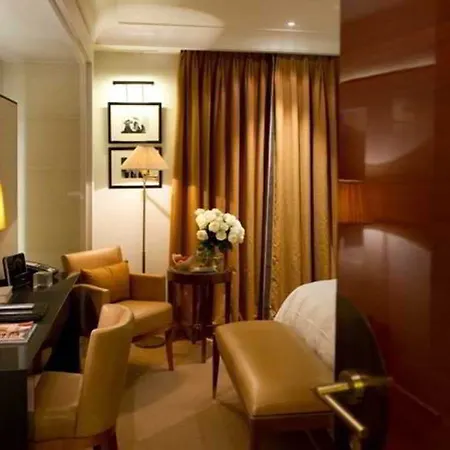 Hotel Montaigne Paris