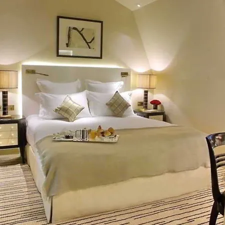 Montaigne 5* Paris